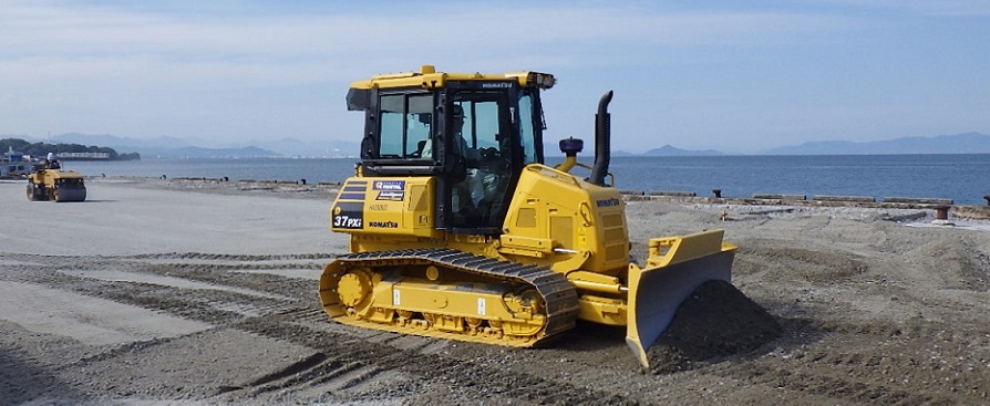 コマツ　ドーザショベル (ブル)　実働　山開きや現場などに！！ 安全で生産性の高いスマートでクリーンな未来の現場をお客さまと共に
