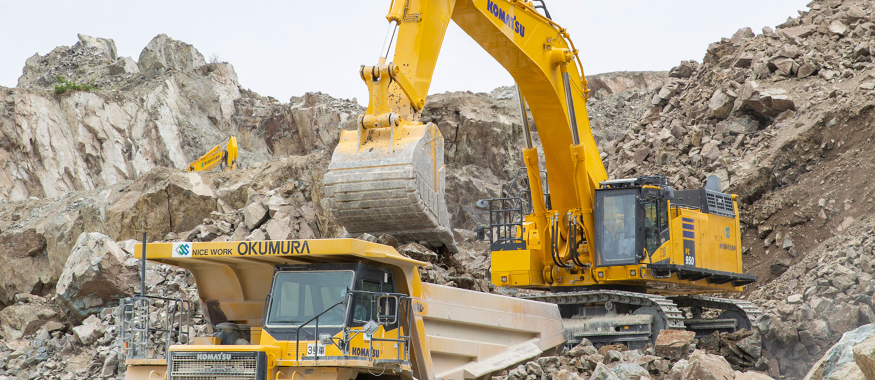 最新建機を使用することへのこだわりが砕石現場を変えていく | お客